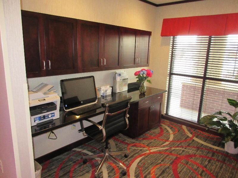 Holiday Inn Express & Suites Butler By Ihg Bagian luar foto