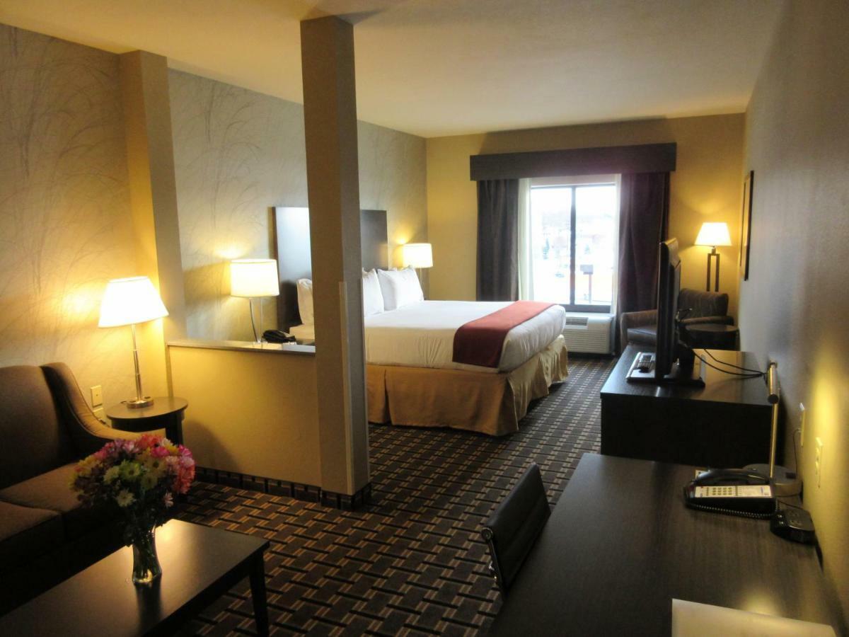 Holiday Inn Express & Suites Butler By Ihg Bagian luar foto